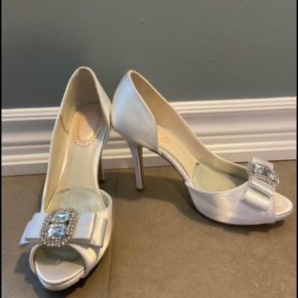 Wedding shoes. White satin. Rhinestones. Comes with gel inserts. Size 7. - Picture 3 of 3